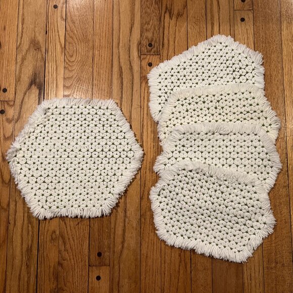 VTG 1970s Handmade Crochet Knit White & Green Daisy Placemats & Centerpiece Set - Picture 1 of 6
